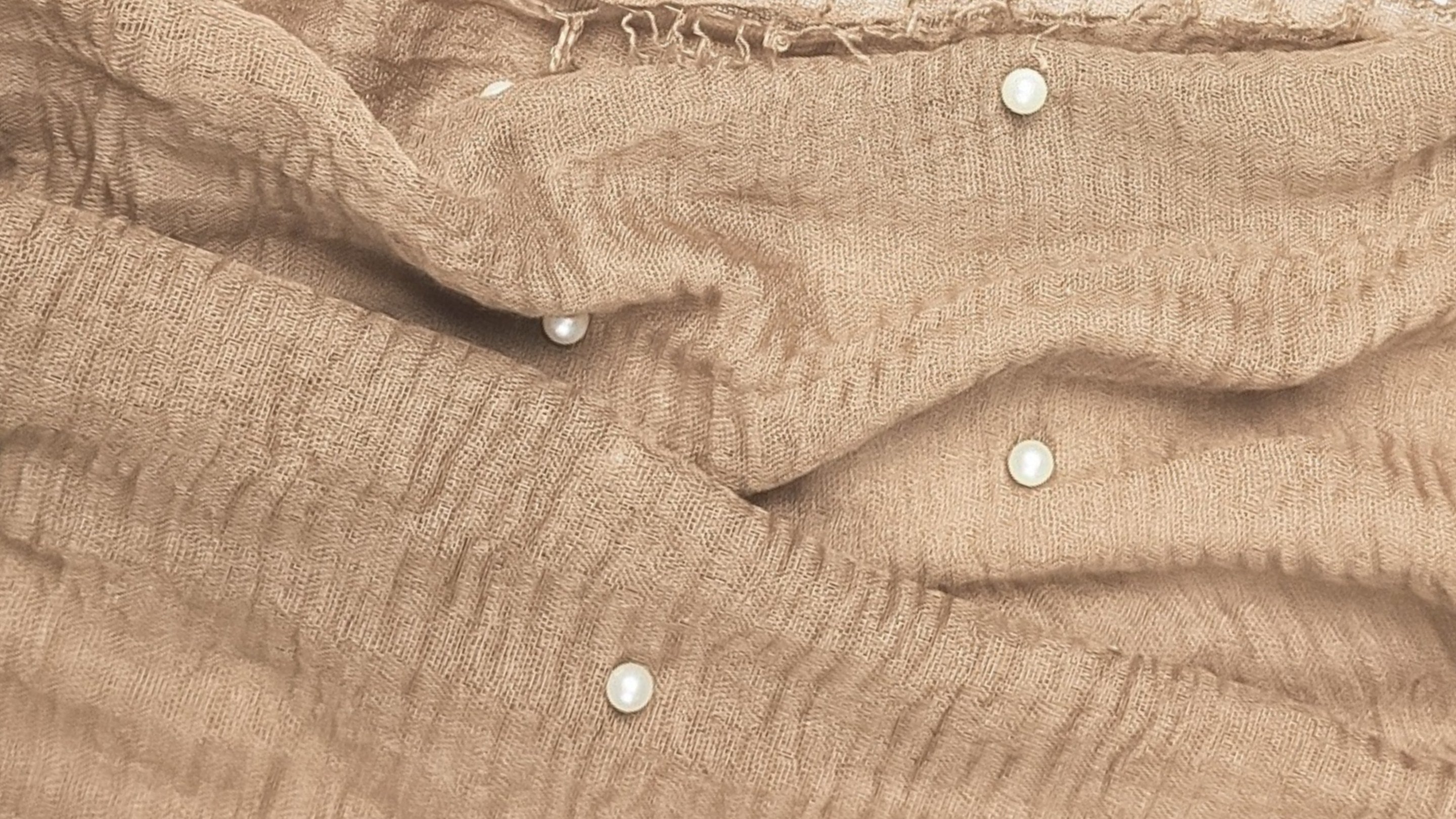 Pearl cotton crinkle hijab close up - Momina Hijabs - Canada's largest online hijab store