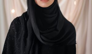 Close up shot of a hijabi wearing a shimmer chiffon hijab