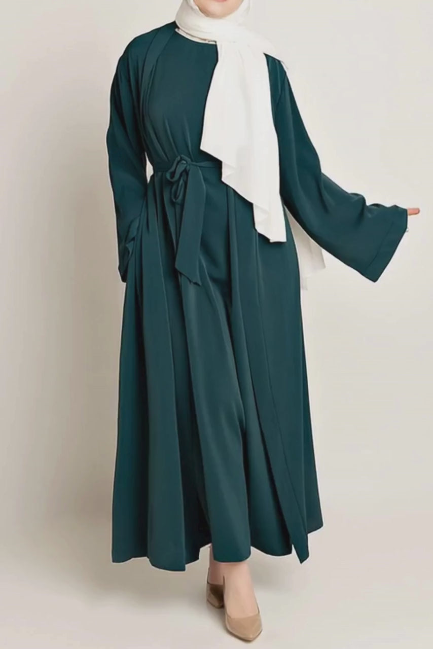 A model wearing the Blue Lagoon Amal Abaya Set by Momina Hijabs